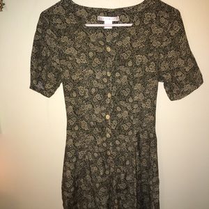 Super cute spring time patterned romper.